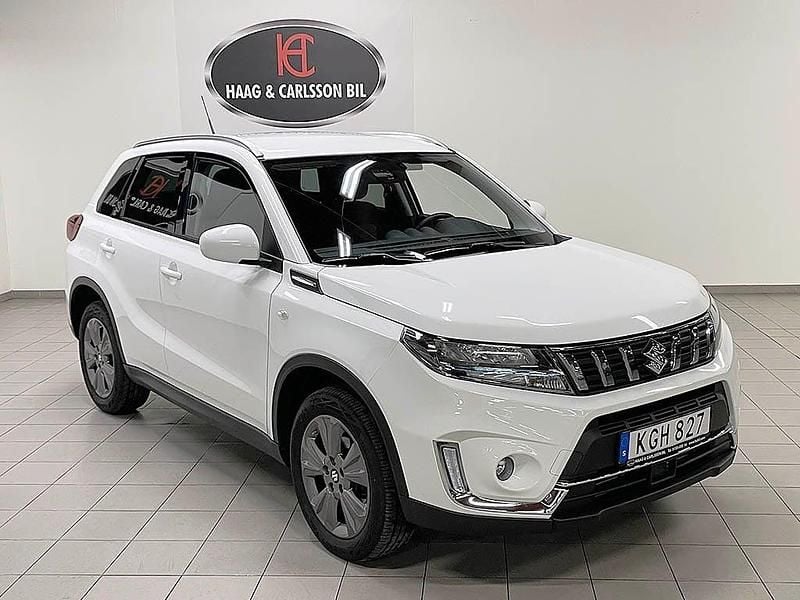 Vit Begagnad 2023 Suzuki Vitara SUV | 239 000 kr (Marknadspris) - Bild 1/4