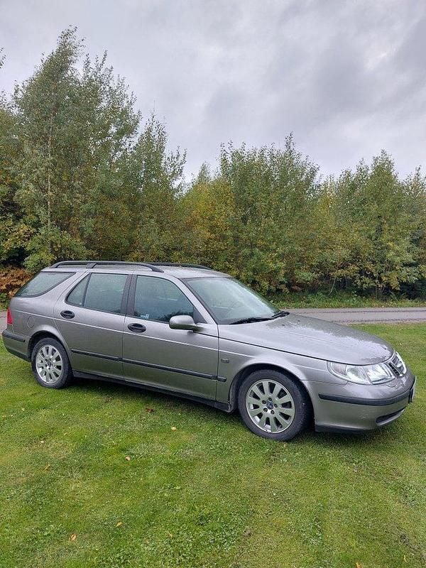 Grå Begagnad 2003 Saab 9-5 Linear Kombi | 23 000 kr (Marknadspris) - Bild 1/4
