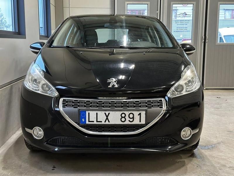 Begagnad Peugeot 208 82 HK (60 kW) 2012 Svart Halvkombi