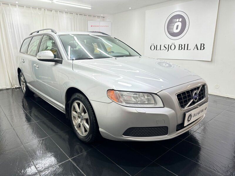 Ljusgrå Begagnad 2010 Volvo V70 Kinetic Kombi | 77 800 kr (Marknadspris) - Bild 1/4