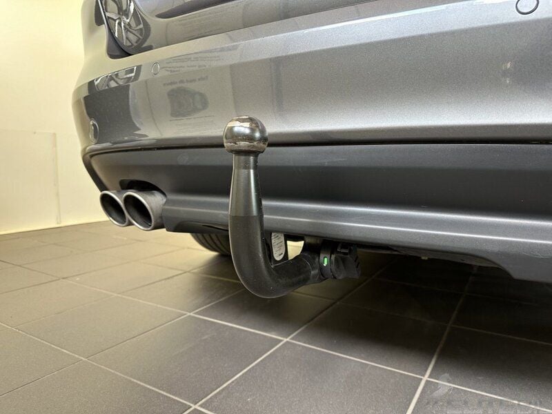 Begagnad Jaguar XE R-Sport 180 HK (132 kW) 2017 Grå Sedan