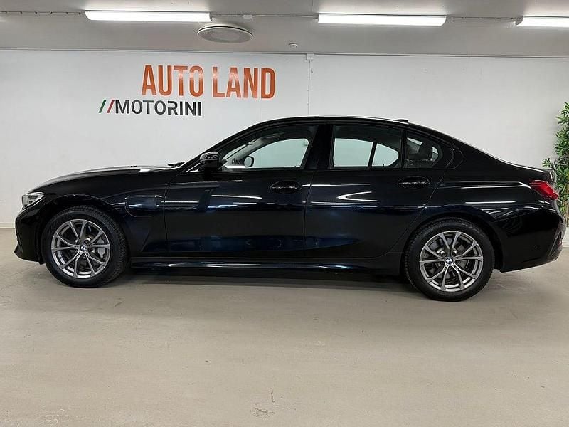 Begagnad BMW 330e Sport Line 184 HK (135 kW) 2019 Svart Sedan