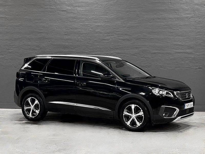 Svart (svart metallic) Begagnad 2017 Peugeot 5008 Allure SUV | 169 900 kr (Marknadspris) - Bild 1/4