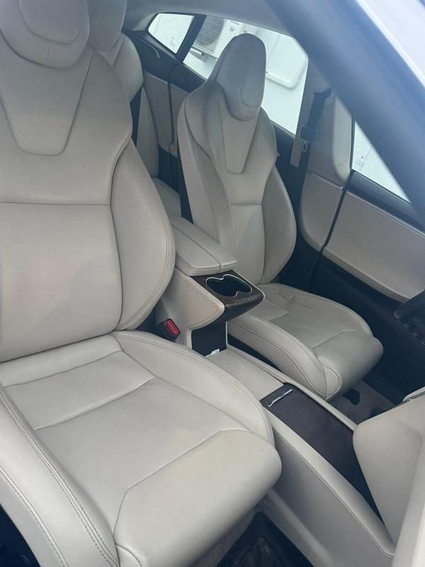 Begagnad Tesla Model S 386 kW (525 HK) 2018 Halvkombi