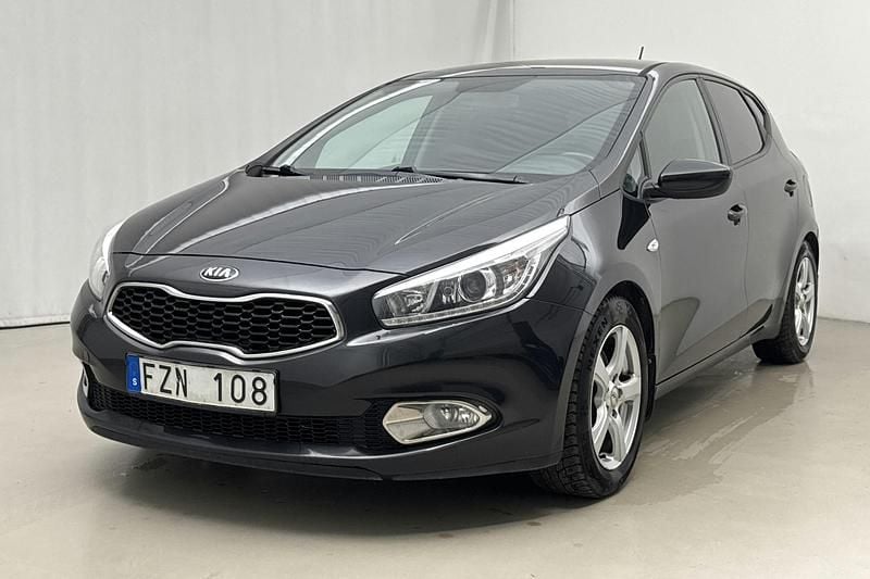 Svart Begagnad 2013 Kia Ceed EX | 74 000 kr (Bra pris) - Bild 1/4