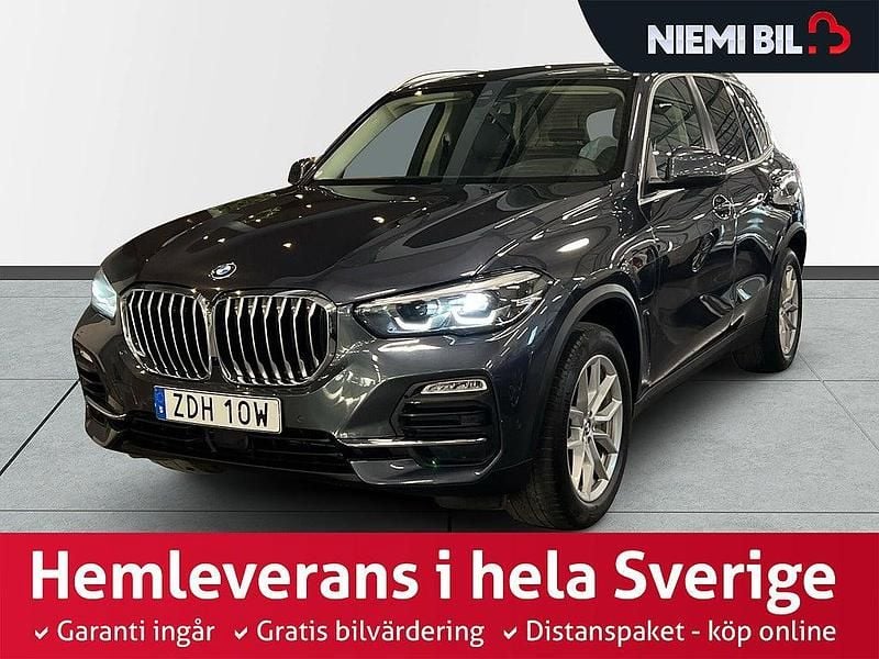 Grå Begagnad 2019 BMW X5 iPerformance SUV | 469 900 kr (Marknadspris) - Bild 1/3
