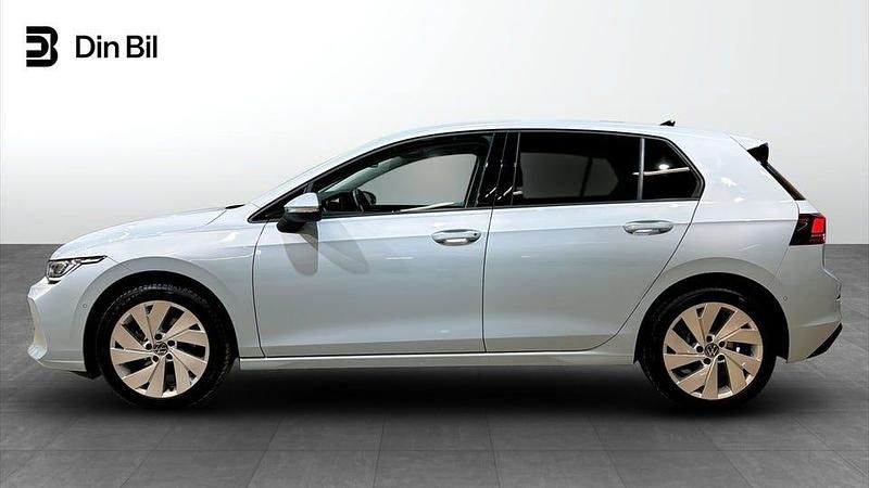 Begagnad VW Golf VIII Edition 150 HK (110 kW) 2025 Crystal ice blue metallic Halvkombi