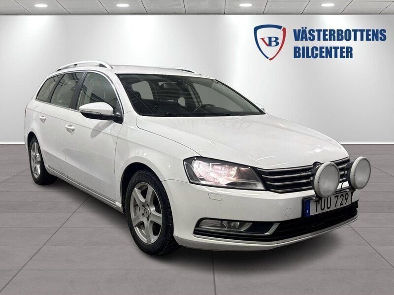Vit Begagnad 2015 VW Passat Kombi | 89 900 kr (Bra pris) - Bild 1/4