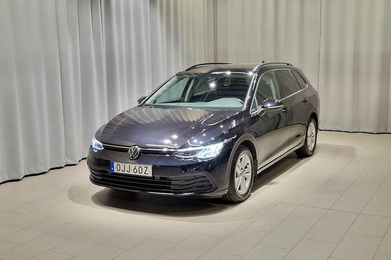 Svart Begagnad 2024 VW Golf VIII Kombi | 284 900 kr (Marknadspris) - Bild 1/4