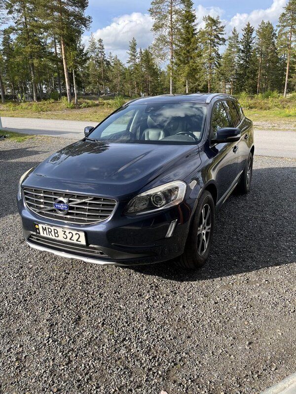 Blå Begagnad 2015 Volvo XC60 Summum SUV | 176 000 kr (Bra pris) - Bild 1/4