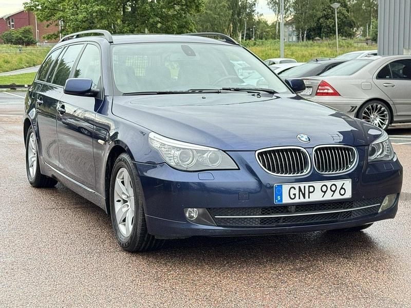 Röd Begagnad 2008 BMW 523 Kombi | 52 500 kr - Bild 1/4