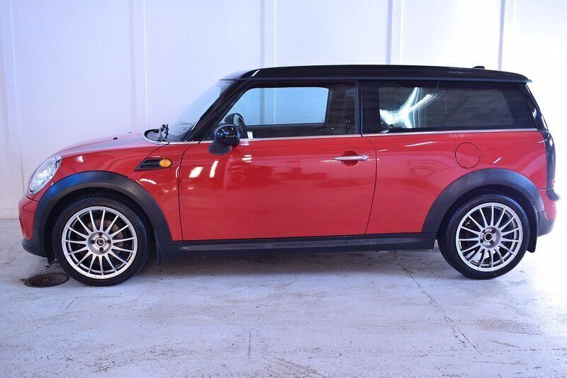 Röd Begagnad 2011 Mini Cooper D Clubman Kombi | 89 900 kr (Lite dyr) - Bild 1/4