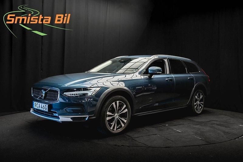 Mörkblå Begagnad 2022 Volvo V90 CC Kombi | 419 400 kr (Marknadspris) - Bild 1/3