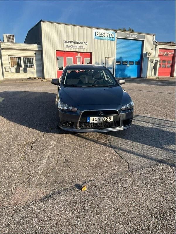 Grå Begagnad 2009 Mitsubishi Lancer Sportback Halvkombi | 37 500 kr (Bra pris) - Bild 1/4