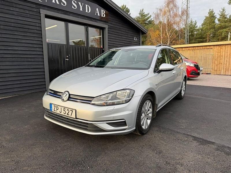 Begagnad VW Golf VIII 131 HK (96 kW) 2020 Silver Kombi