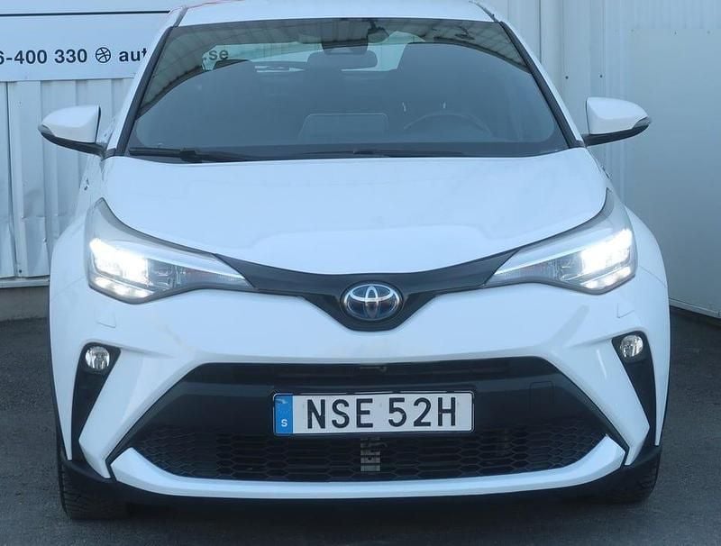Begagnad Toyota C-HR Active 122 HK (89 kW) 2021 Vit SUV