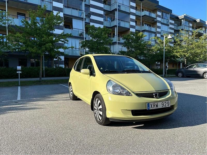 Grön Begagnad 2006 Honda Jazz Halvkombi | 38 000 kr (Bra pris) - Bild 1/4