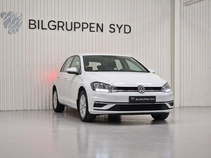 Begagnad VW Golf VII 110 HK (80 kW) 2017 Vit Halvkombi