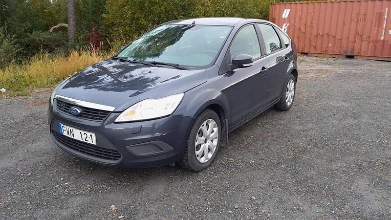 Grå Begagnad 2008 Ford Focus Trend Halvkombi | 19 000 kr (Bra pris) - Bild 1/4