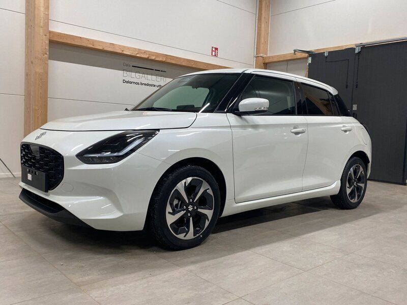 Vit Ny 2024 Suzuki Swift Halvkombi | 266 800 kr (Lite dyr) - Bild 1/4