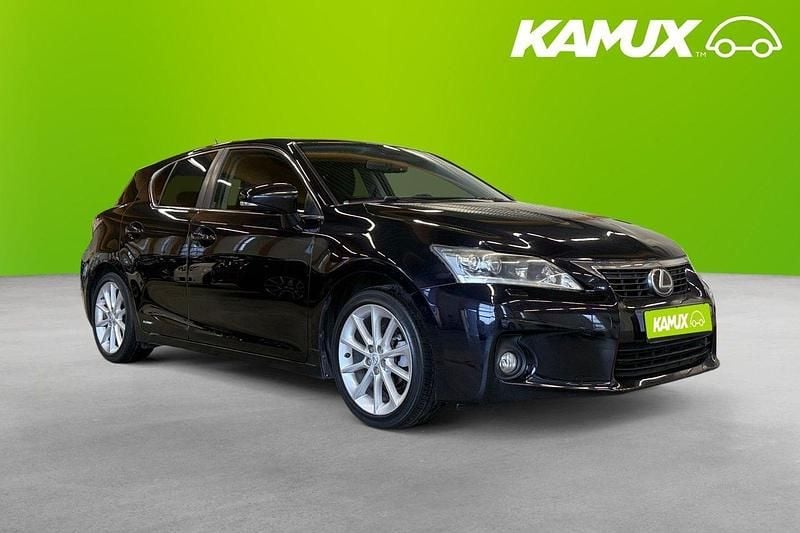 Svart Begagnad 2011 Lexus CT200h Halvkombi | 98 900 kr (Marknadspris) - Bild 1/3