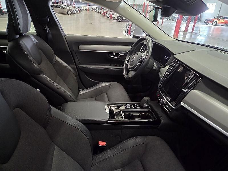 Begagnad Volvo V90 Momentum 253 HK (186 kW) 2022 Silver Kombi