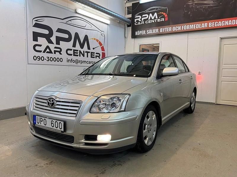Silver Begagnad 2003 Toyota Avensis Sedan | 44 900 kr (Marknadspris) - Bild 1/4