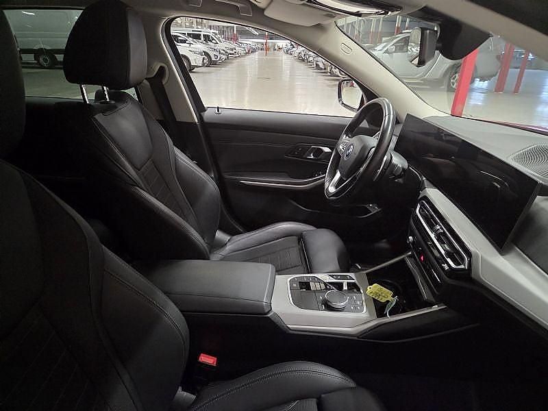 Begagnad BMW 330e 184 HK (135 kW) 2023 Röd Kombi