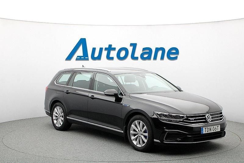 Svart Begagnad 2020 VW Passat GTE Kombi | 219 900 kr (Marknadspris) - Bild 1/3