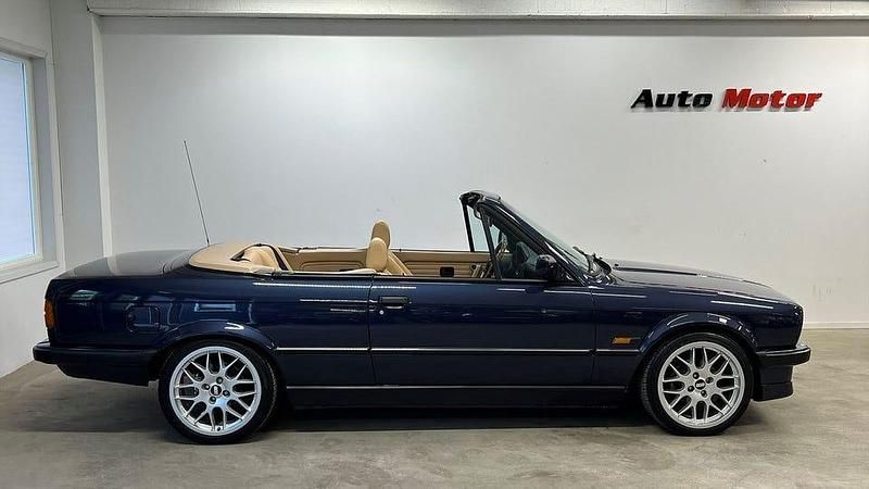 Begagnad BMW 325 170 HK (125 kW) 1988 Blå Cab