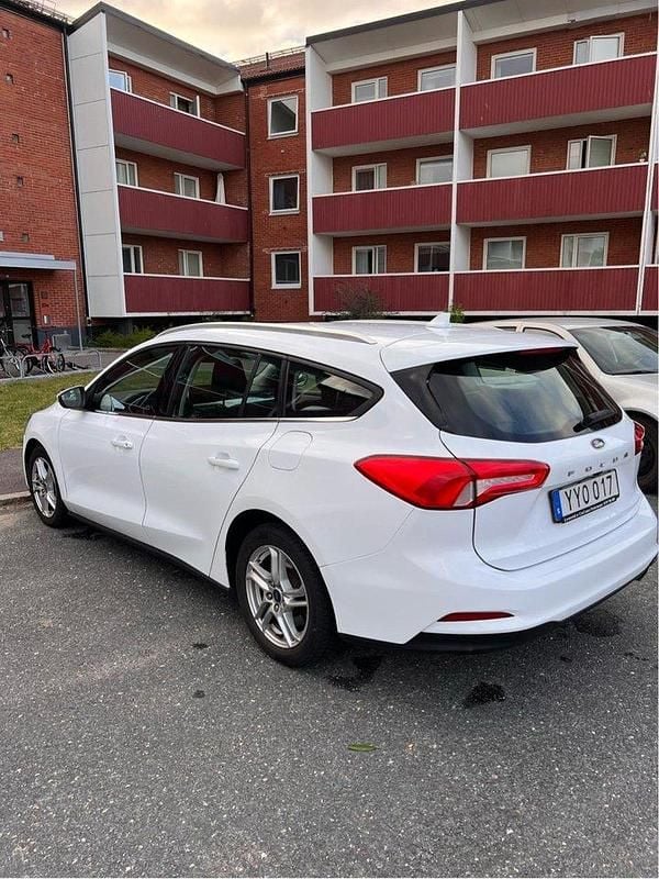 Vit Begagnad 2019 Ford Focus Trend Kombi | 110 000 kr (Marknadspris) - Bild 1/4