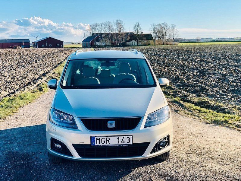 Begagnad Seat Alhambra Ecomotive 140 HK (102 kW) 2011 Ljusbrun Minibuss