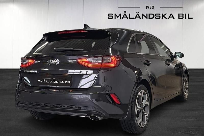 Begagnad Kia Ceed Advance 160 HK (117 kW) 2021 Svart Halvkombi