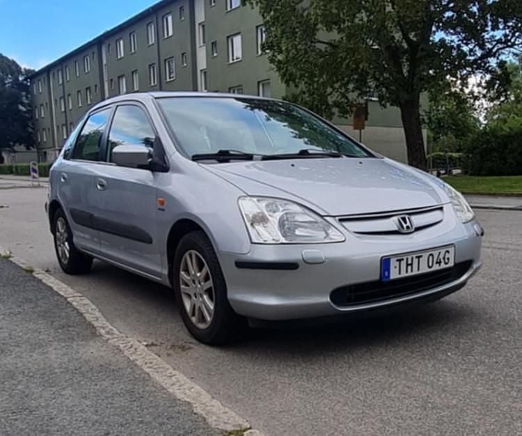 Silver Begagnad 2001 Honda Civic Halvkombi | 29 900 kr (Dyr) - Bild 1/4