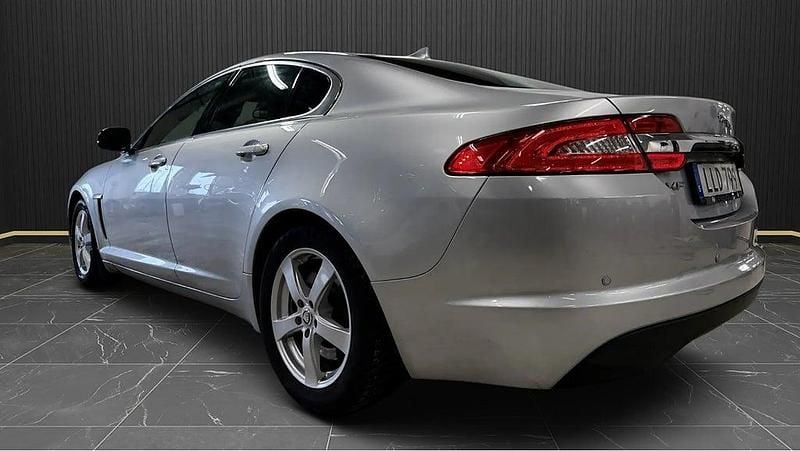Begagnad Jaguar XF 200 HK (147 kW) 2014 Grå Sedan