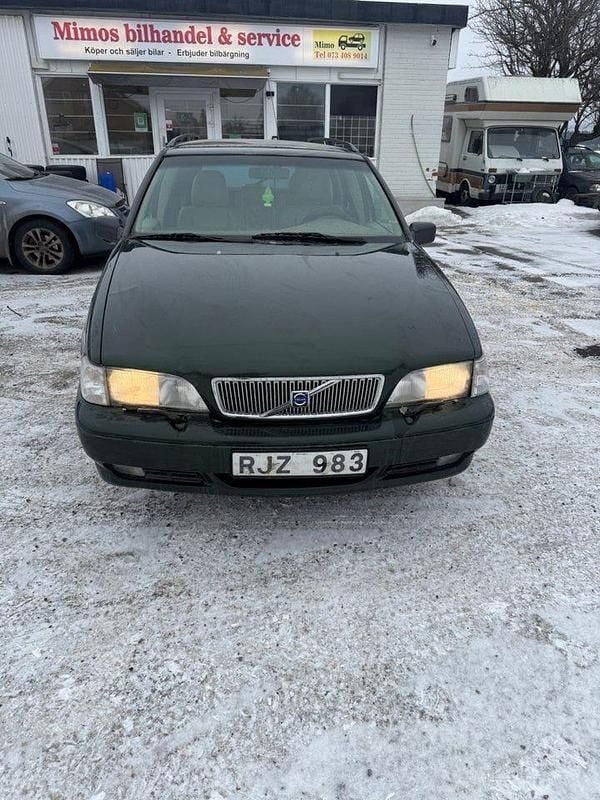 Begagnad Volvo V70 Standard 140 HK (102 kW) 2000 Grön Kombi