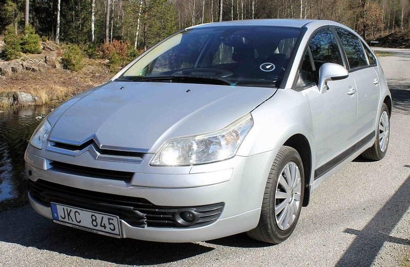 Silver Begagnad 2008 Citroën C4 Halvkombi | 29 000 kr (Lite dyr) - Bild 1/4