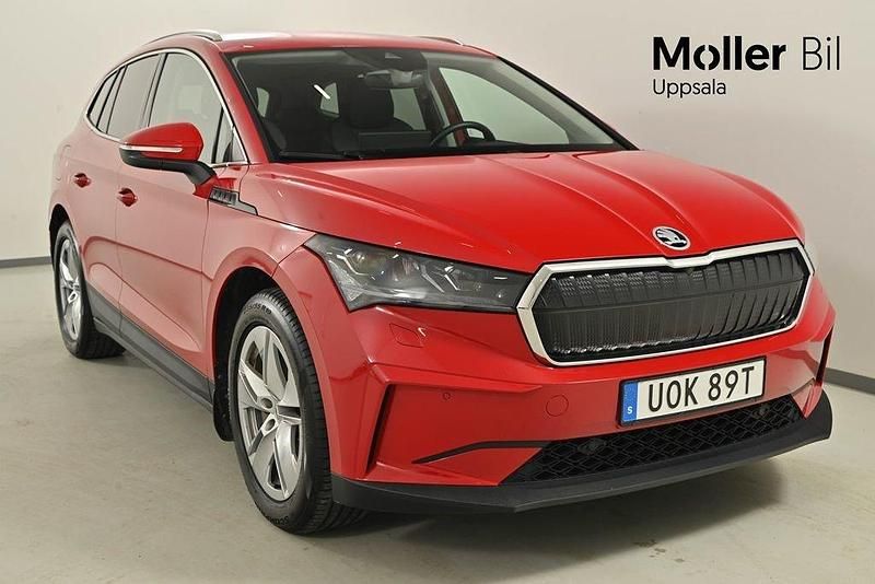 Röd (velvet red metallic) Begagnad 2023 Skoda Enyaq iV SUV | 419 900 kr (Bra pris) - Bild 1/4
