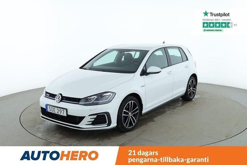 Vit Begagnad 2017 VW Golf VII GTE Halvkombi | 165 000 kr (Marknadspris) - Bild 1/4