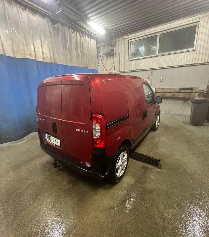 Begagnad Peugeot Bipper 68 HK (50 kW) 2008 Röd Minibuss