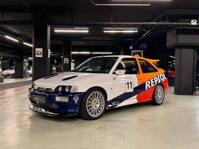 Flerfärgad Begagnad 1995 Ford Escort RS Halvkombi | 695 000 kr - Bild 1/4