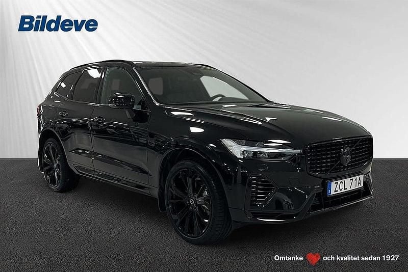 Svart Begagnad 2025 Volvo XC60 Plus SUV | 559 900 kr (Marknadspris) - Bild 1/4