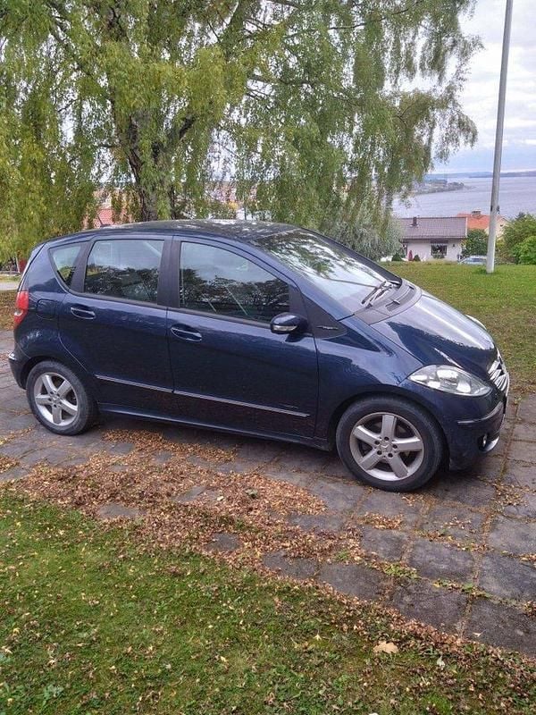 Blå Begagnad 2005 Mercedes A200 Avantgarde Halvkombi | 58 000 kr (Marknadspris) - Bild 1/4