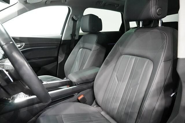 Begagnad Audi Q8 e-tron Proline 303 kW (413 HK) 2024 Vit SUV