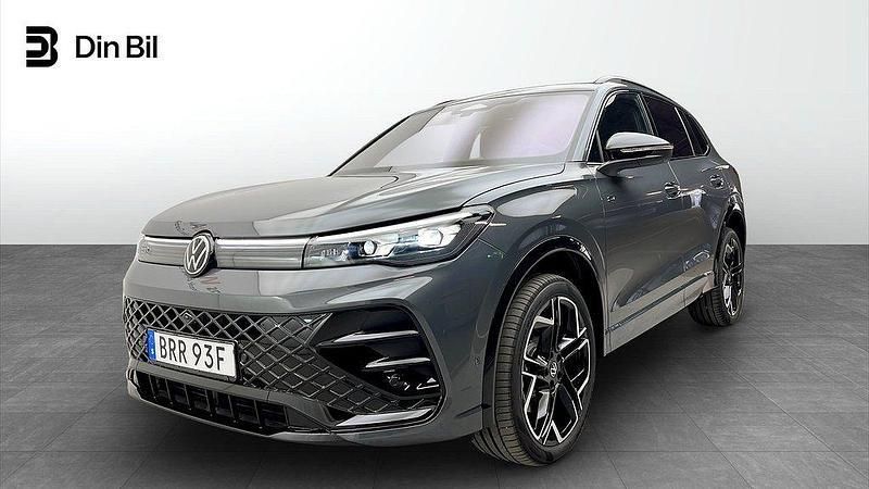 Mörkgrå Ny 2025 VW Tiguan R-line SUV | 599 900 kr (Marknadspris) - Bild 1/4