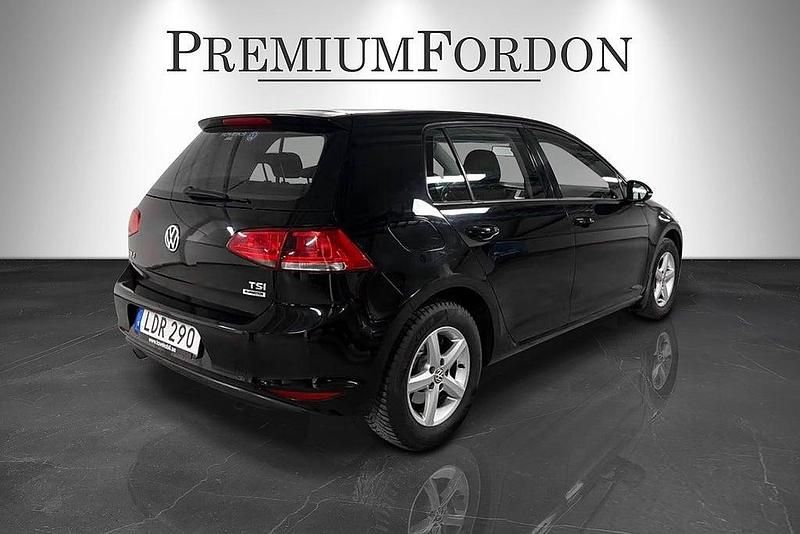Begagnad VW Golf VII 110 HK (80 kW) 2015 Svart Halvkombi