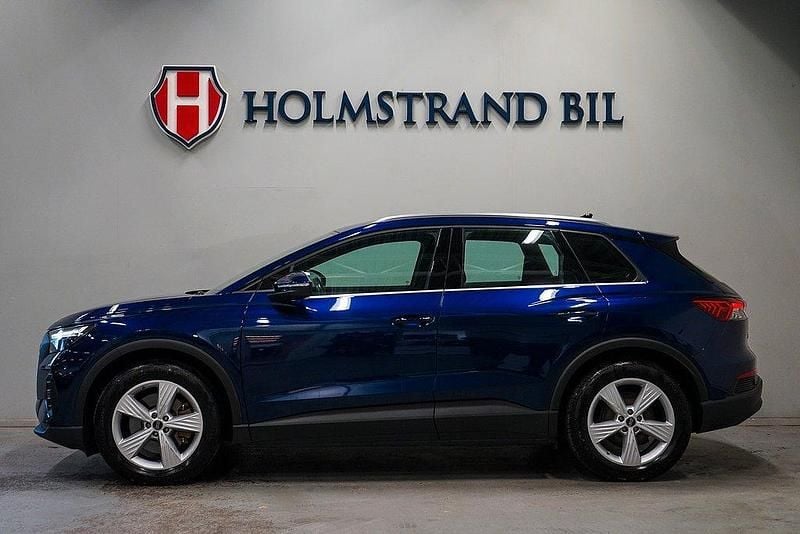 Blå Begagnad 2023 Audi Q4 e-tron Sport SUV | 419 900 kr (Marknadspris) - Bild 1/4