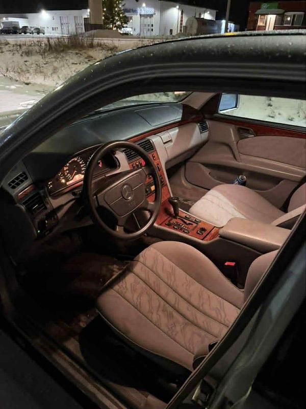 Begagnad Mercedes E240 170 HK (125 kW) 1999 Sedan