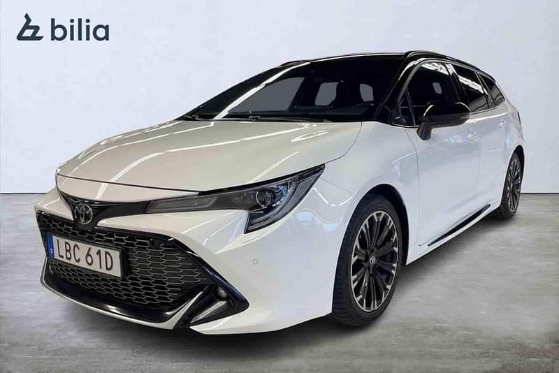 Vit Begagnad 2022 Toyota Corolla Plus Kombi | 279 900 kr (Marknadspris) - Bild 1/1