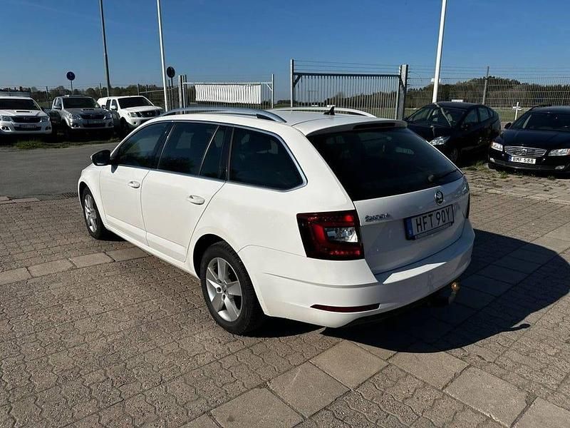 Begagnad Skoda Octavia 116 HK (85 kW) 2018 Vit Kombi